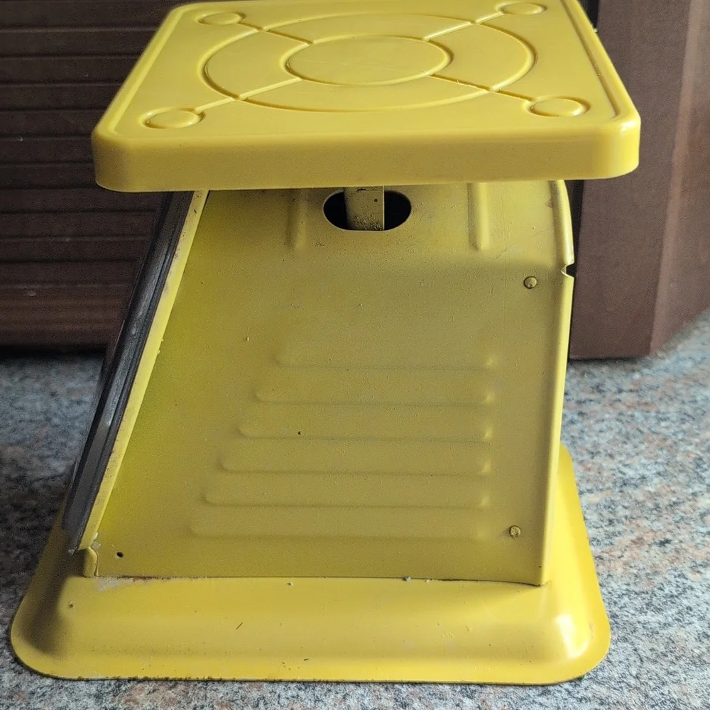 Vintage American Family Scale Yellow